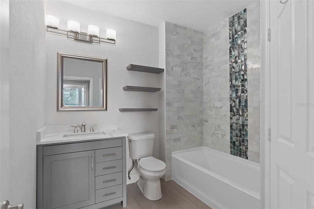 For Rent: $1,950 (2 beds, 1 baths, 848 Square Feet)