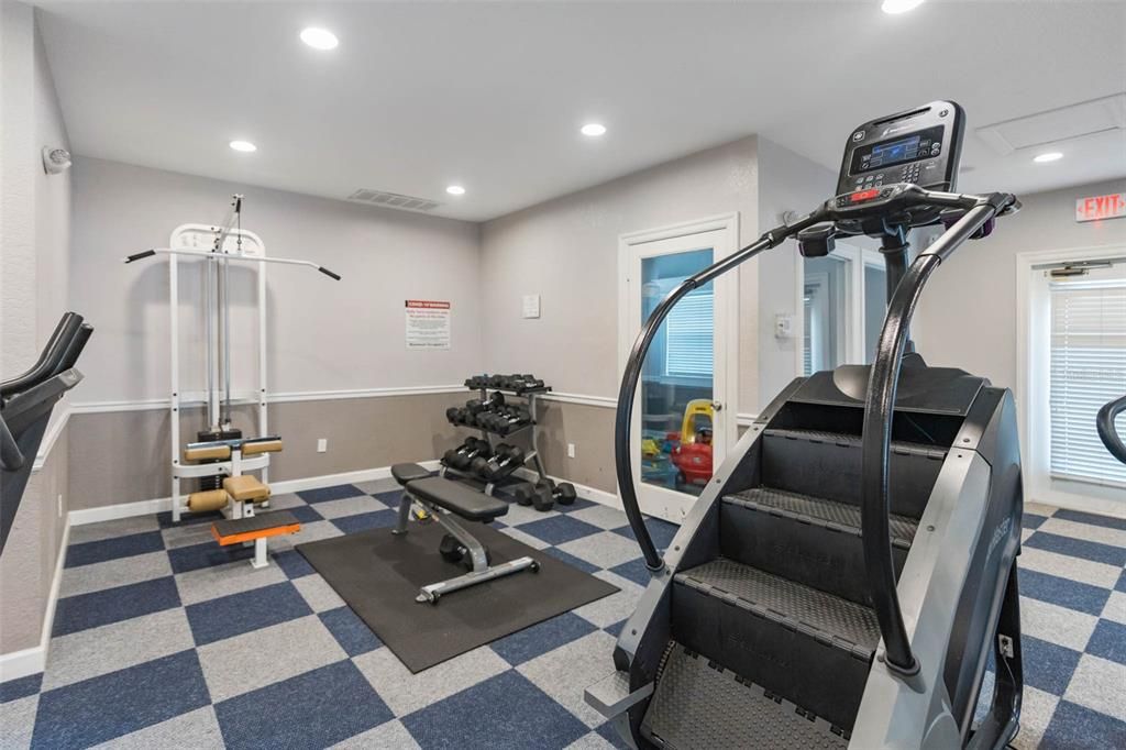 For Rent: $1,950 (2 beds, 1 baths, 848 Square Feet)