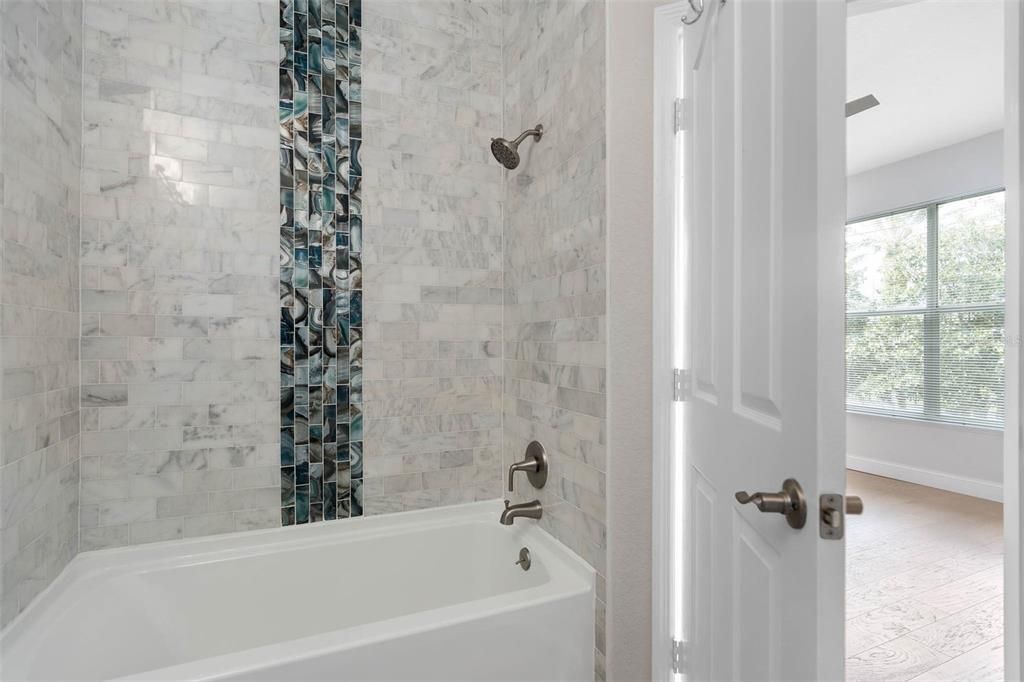 For Rent: $1,950 (2 beds, 1 baths, 848 Square Feet)