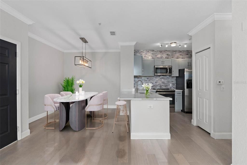 For Rent: $1,950 (2 beds, 1 baths, 848 Square Feet)