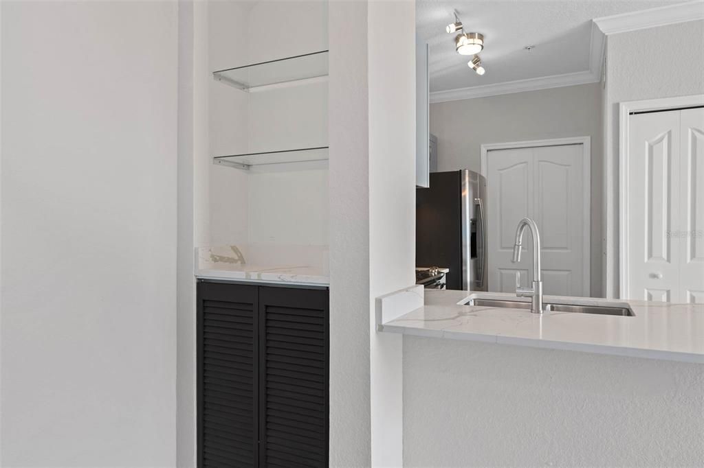 For Rent: $1,950 (2 beds, 1 baths, 848 Square Feet)