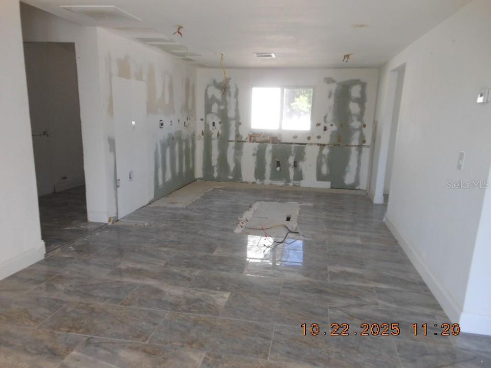 Active With Contract: $319,900 (3 beds, 2 baths, 1723 Square Feet)