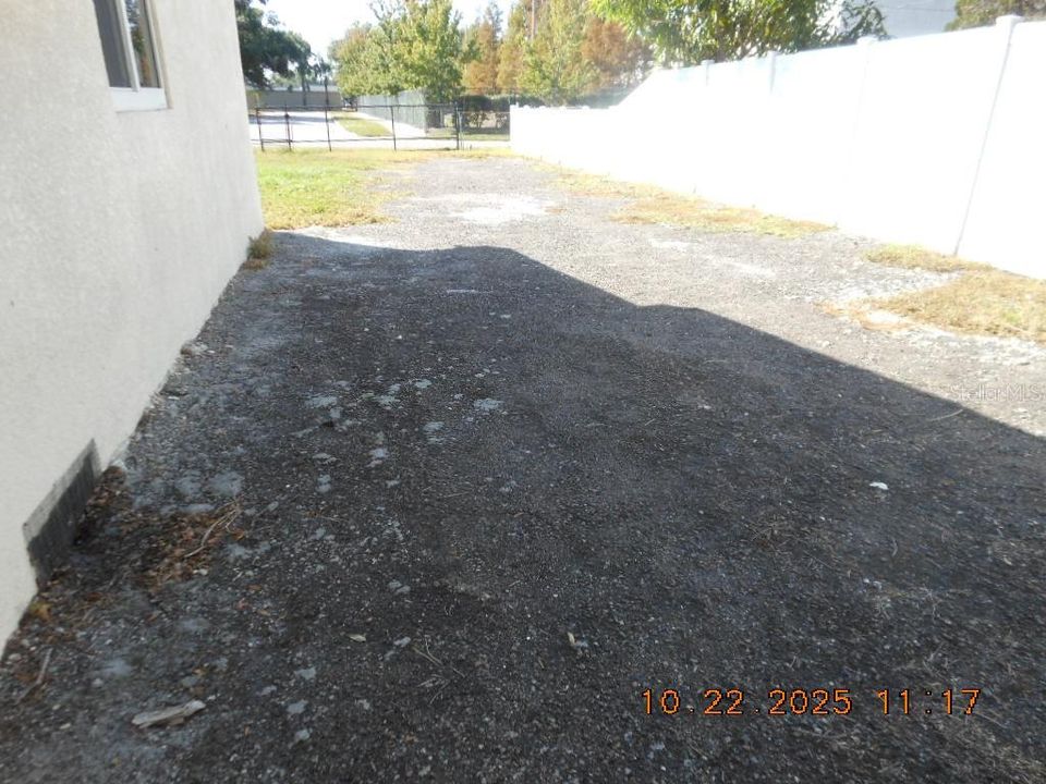 Active With Contract: $319,900 (3 beds, 2 baths, 1723 Square Feet)