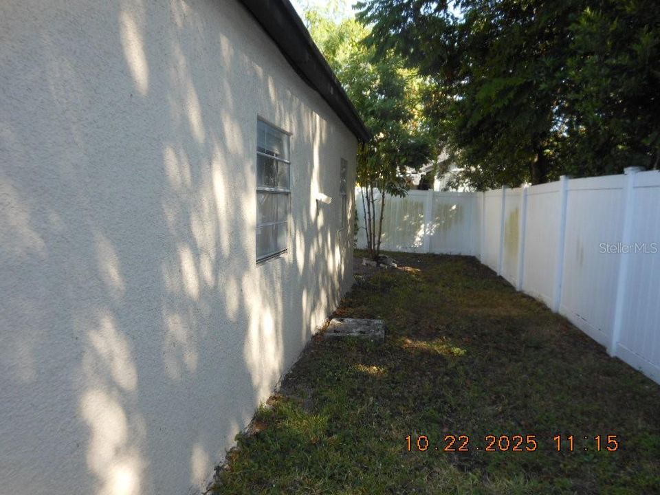 Active With Contract: $319,900 (3 beds, 2 baths, 1723 Square Feet)