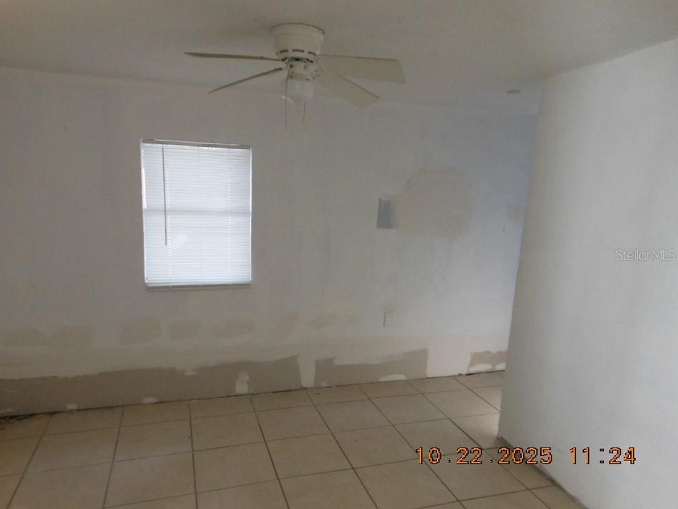 Active With Contract: $319,900 (3 beds, 2 baths, 1723 Square Feet)