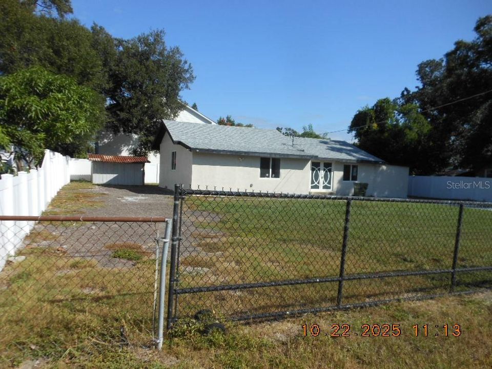 Active With Contract: $319,900 (3 beds, 2 baths, 1723 Square Feet)