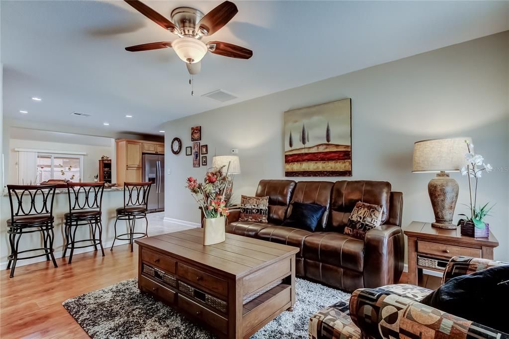 待售: $425,000 (3 贝兹, 2 浴室, 1680 平方英尺)