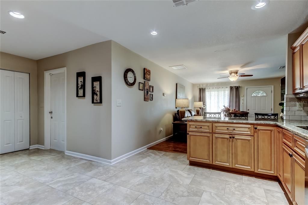 待售: $425,000 (3 贝兹, 2 浴室, 1680 平方英尺)