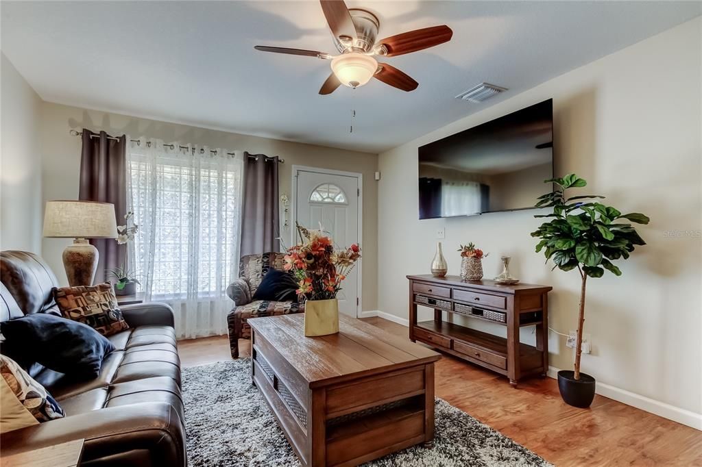 待售: $425,000 (3 贝兹, 2 浴室, 1680 平方英尺)