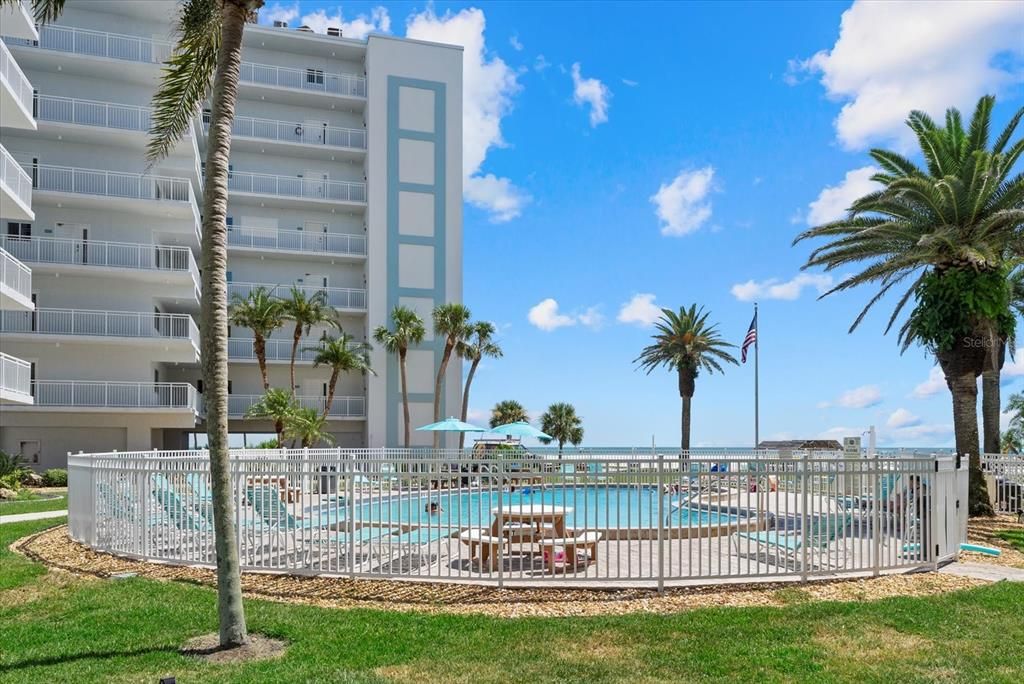 For Sale: $539,000 (1 beds, 1 baths, 728 Square Feet)