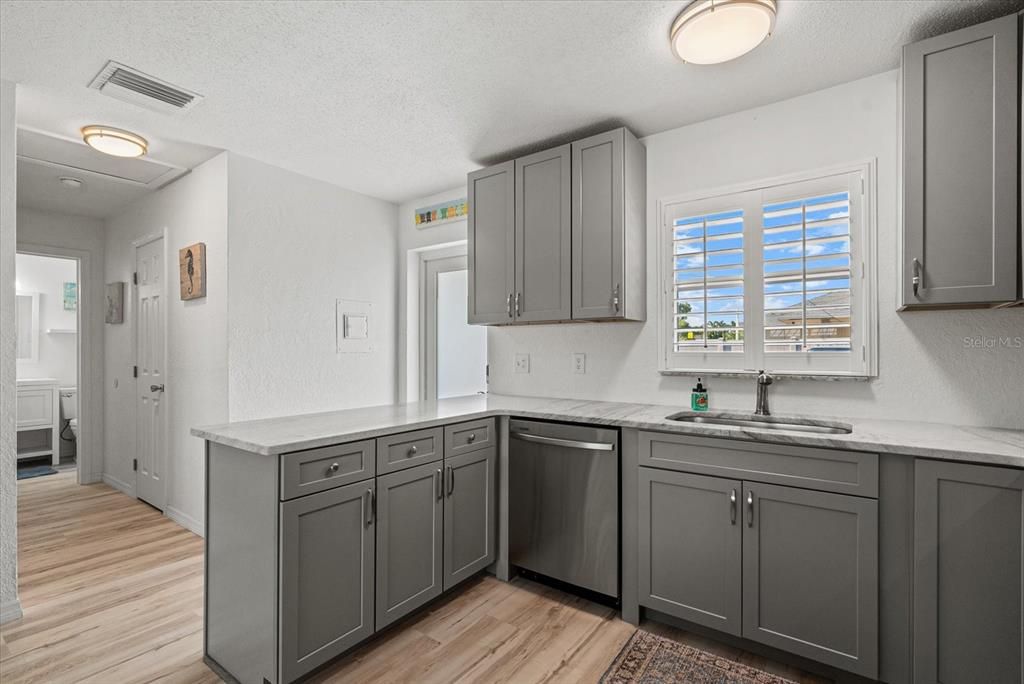 For Sale: $539,000 (1 beds, 1 baths, 728 Square Feet)
