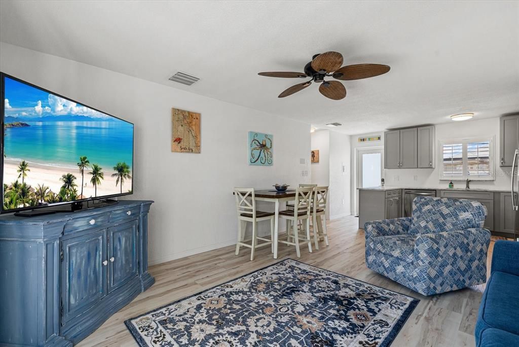 For Sale: $539,000 (1 beds, 1 baths, 728 Square Feet)