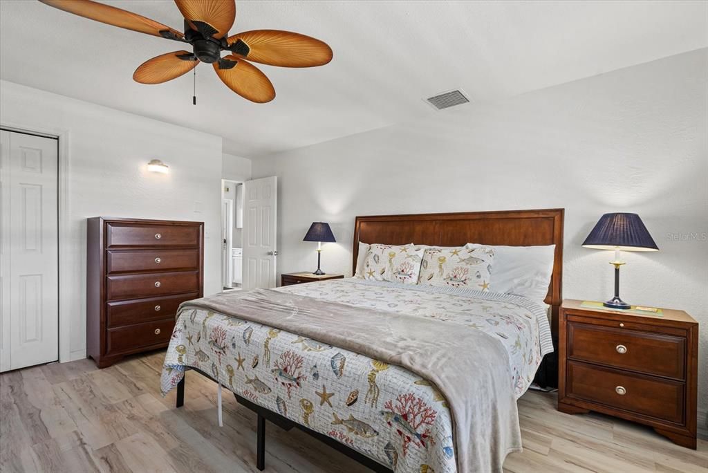 For Sale: $539,000 (1 beds, 1 baths, 728 Square Feet)