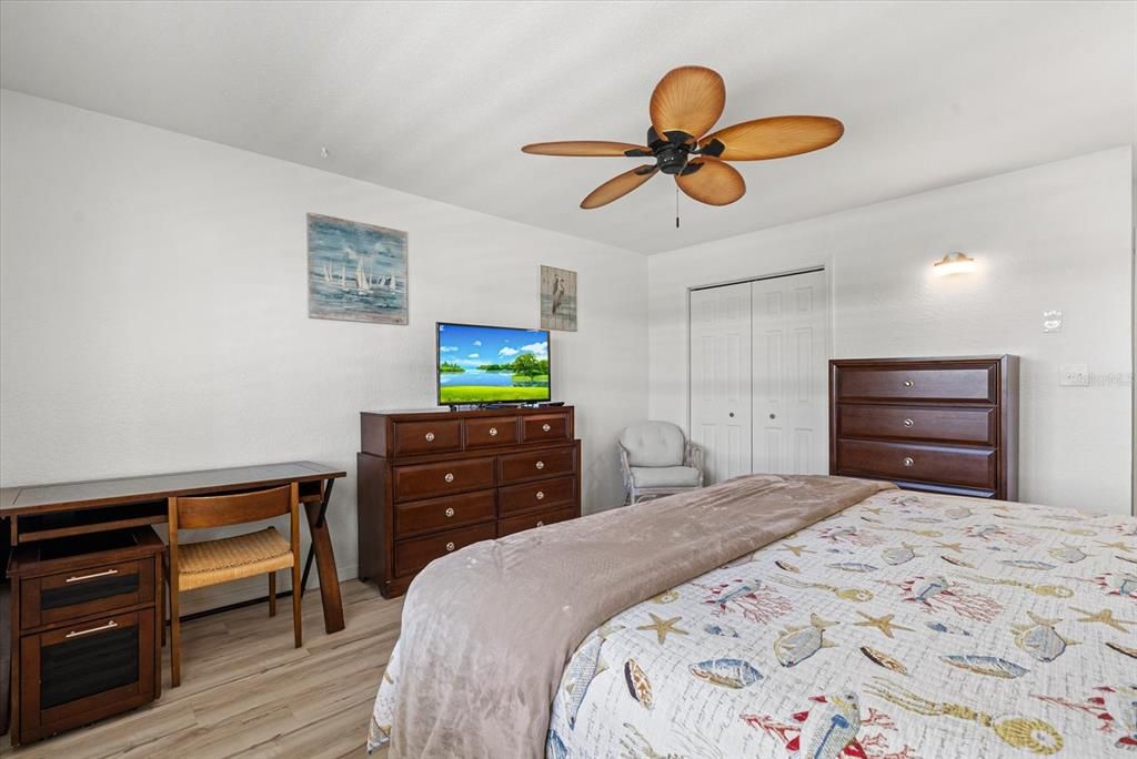 For Sale: $539,000 (1 beds, 1 baths, 728 Square Feet)