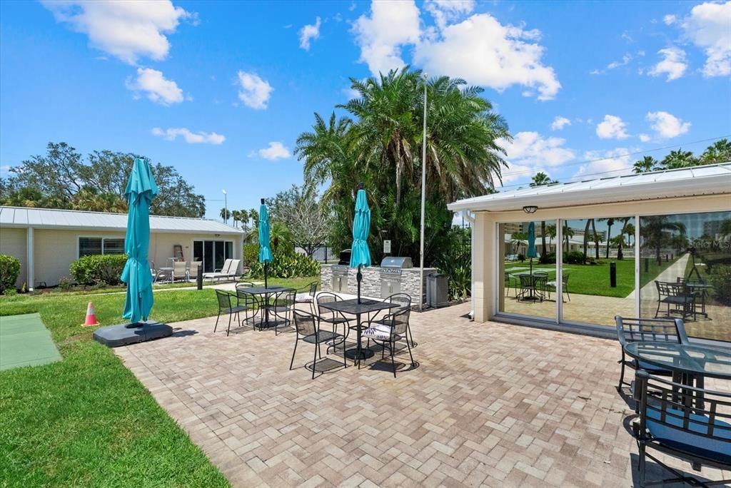 For Sale: $539,000 (1 beds, 1 baths, 728 Square Feet)