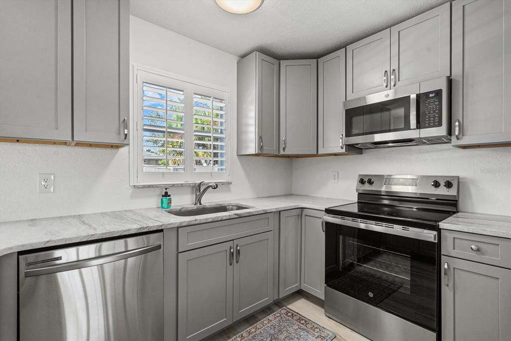 For Sale: $539,000 (1 beds, 1 baths, 728 Square Feet)
