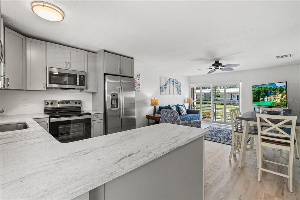 For Sale: $539,000 (1 beds, 1 baths, 728 Square Feet)