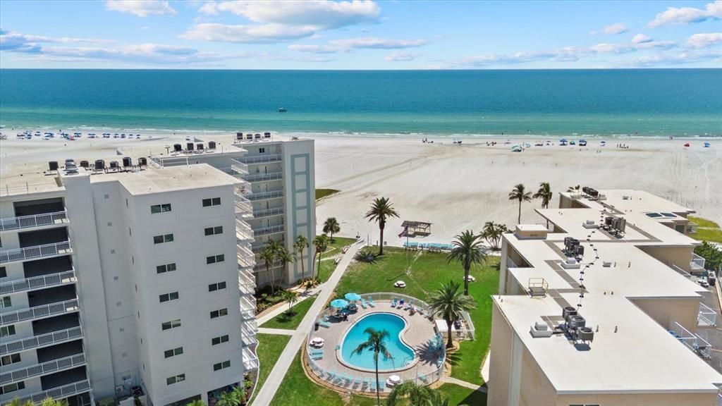 For Sale: $539,000 (1 beds, 1 baths, 728 Square Feet)