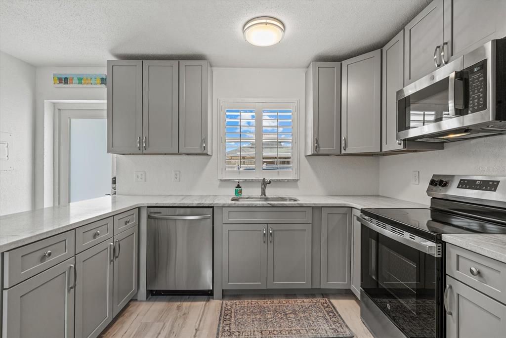 For Sale: $539,000 (1 beds, 1 baths, 728 Square Feet)