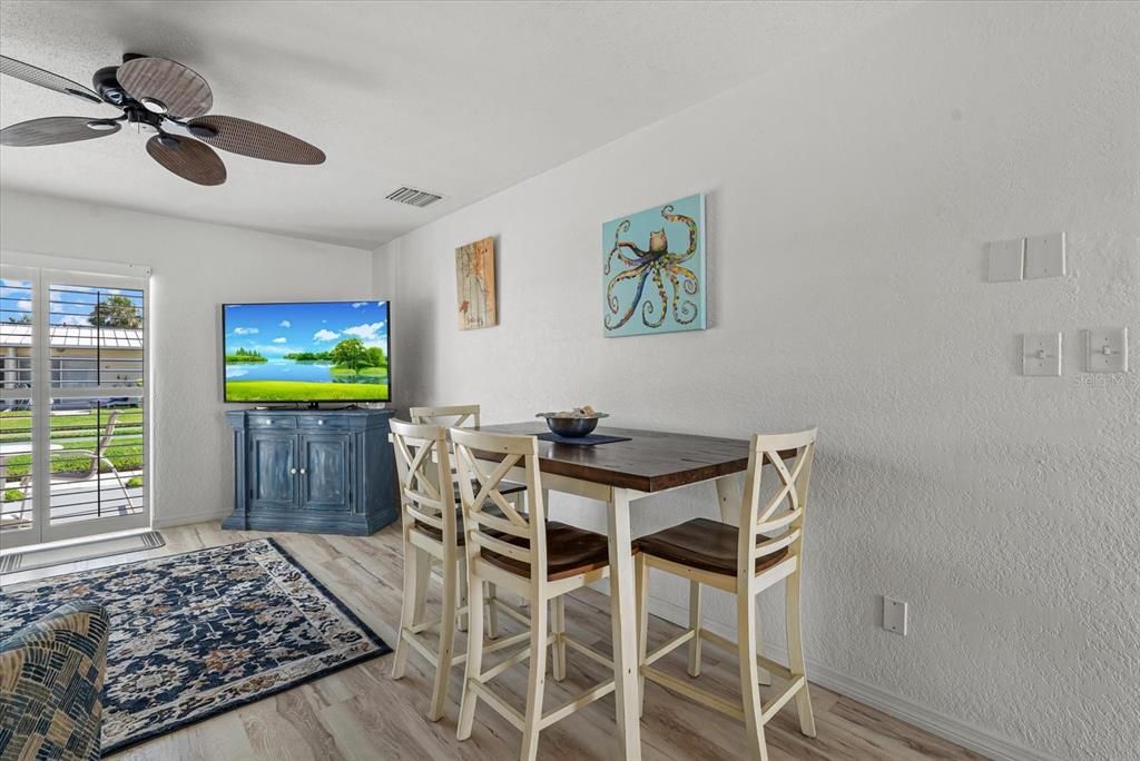 For Sale: $539,000 (1 beds, 1 baths, 728 Square Feet)