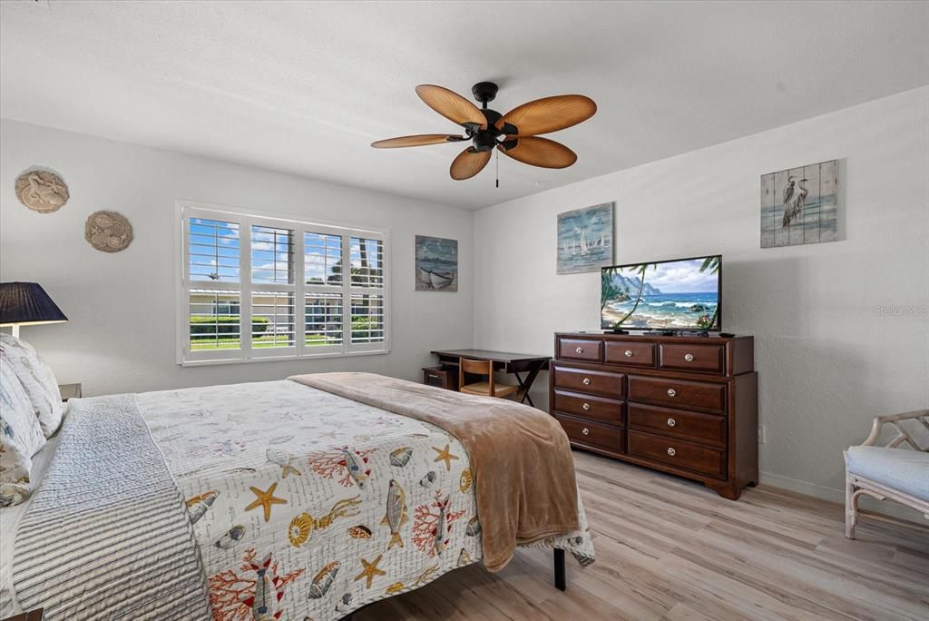 For Sale: $539,000 (1 beds, 1 baths, 728 Square Feet)