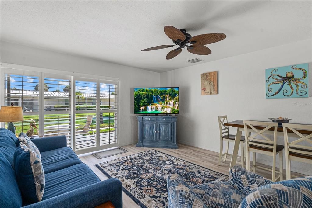 For Sale: $539,000 (1 beds, 1 baths, 728 Square Feet)