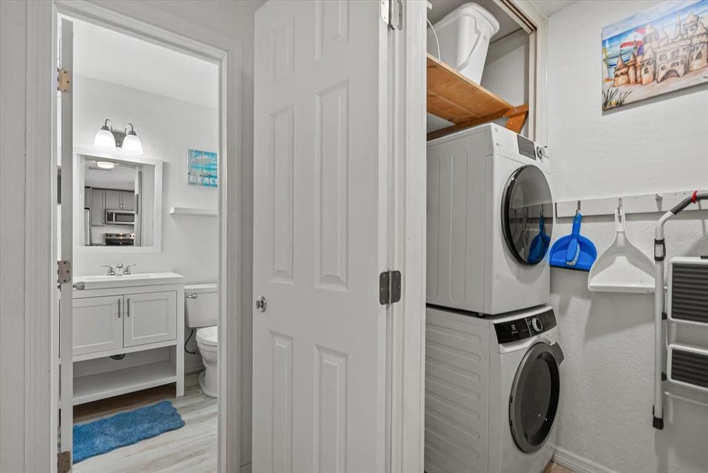 For Sale: $539,000 (1 beds, 1 baths, 728 Square Feet)