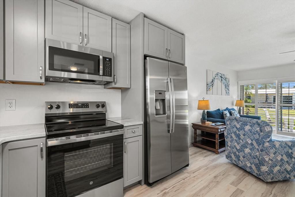 For Sale: $539,000 (1 beds, 1 baths, 728 Square Feet)