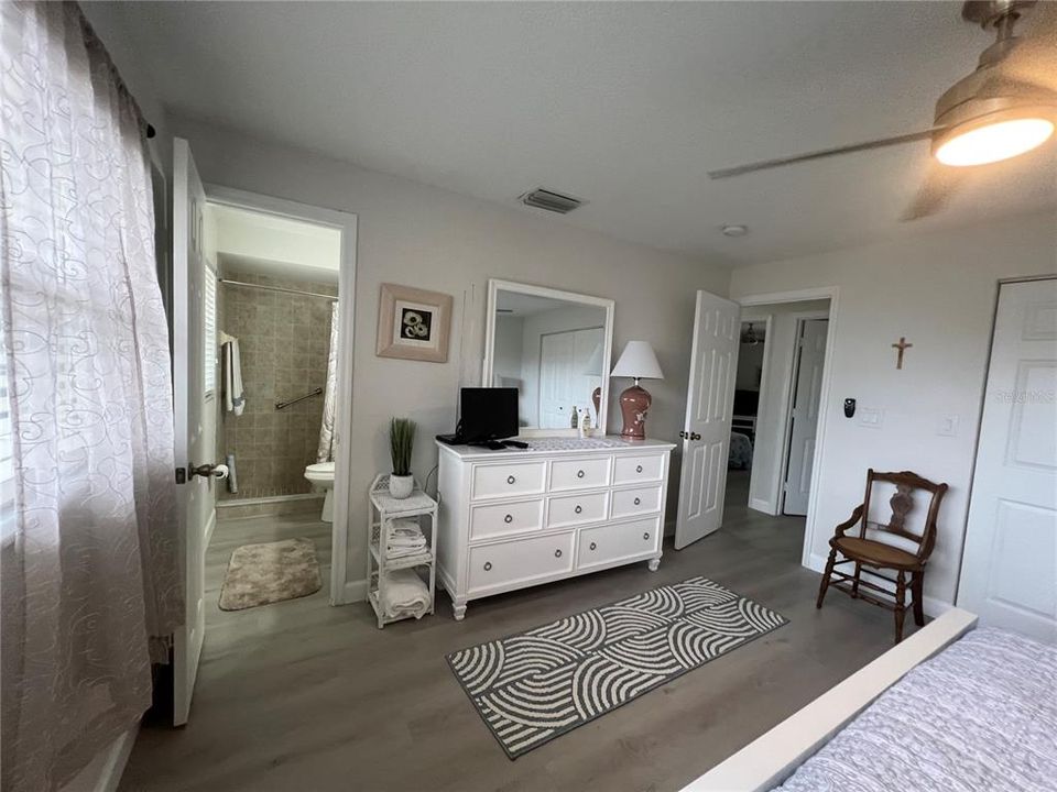 For Rent: $2,000 (3 beds, 2 baths, 1328 Square Feet)