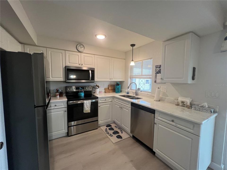 For Rent: $2,000 (3 beds, 2 baths, 1328 Square Feet)