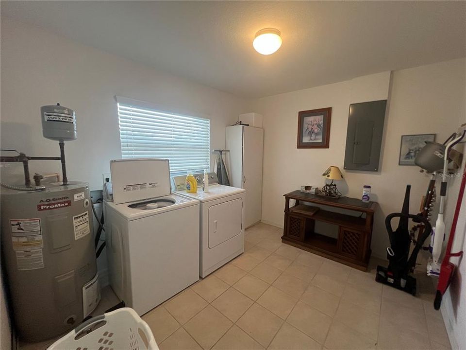 For Rent: $2,000 (3 beds, 2 baths, 1328 Square Feet)