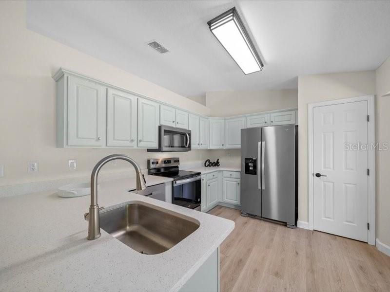 Active With Contract: $269,900 (4 beds, 2 baths, 1826 Square Feet)