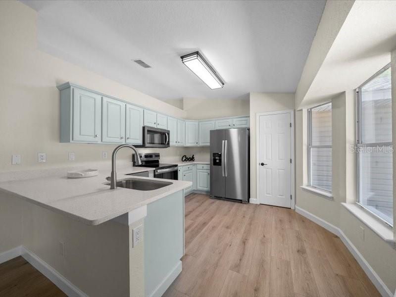 Active With Contract: $269,900 (4 beds, 2 baths, 1826 Square Feet)