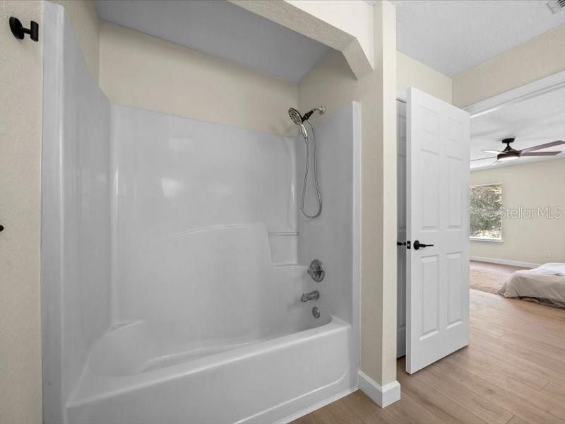 Active With Contract: $269,900 (4 beds, 2 baths, 1826 Square Feet)