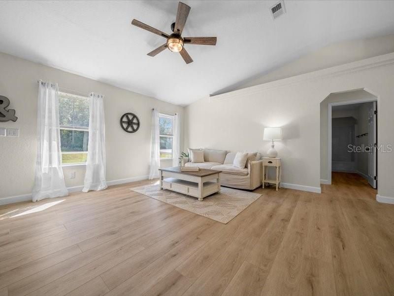 Active With Contract: $269,900 (4 beds, 2 baths, 1826 Square Feet)