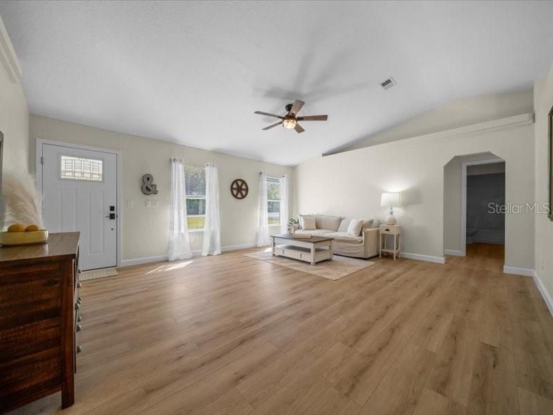 Active With Contract: $269,900 (4 beds, 2 baths, 1826 Square Feet)