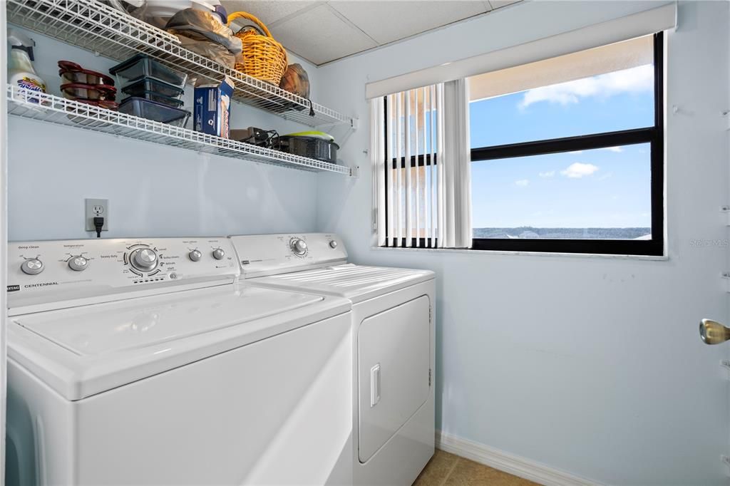 En Venta: $348,000 (2 camas, 2 baños, 1137 Pies cuadrados)