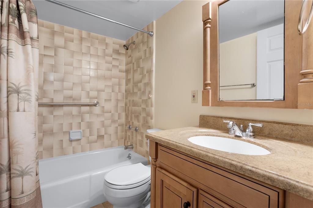 En Venta: $348,000 (2 camas, 2 baños, 1137 Pies cuadrados)