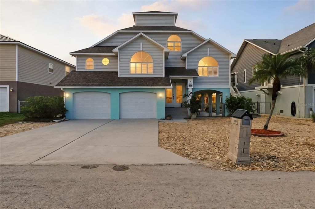 For Sale: $619,000 (3 beds, 3 baths, 1980 Square Feet)