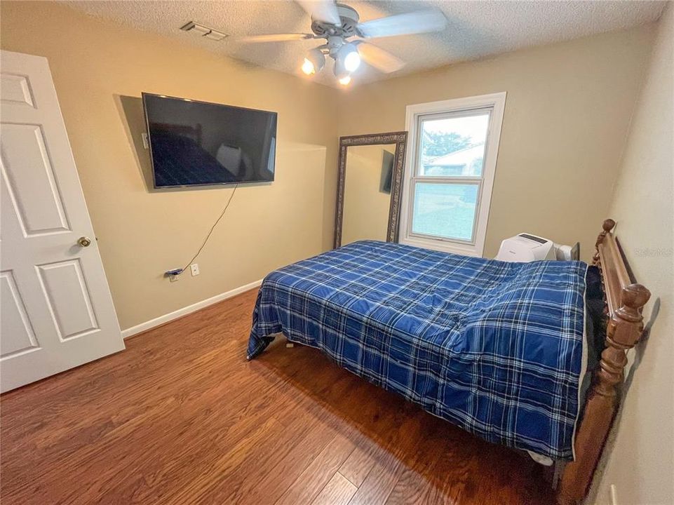 For Rent: $2,100 (3 beds, 2 baths, 1674 Square Feet)