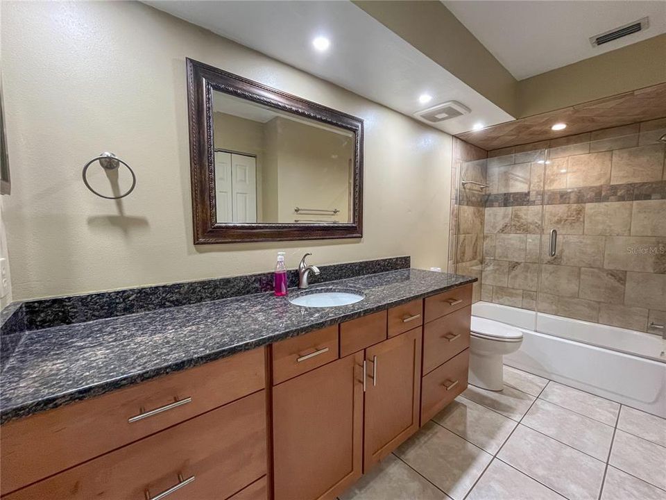 For Rent: $2,100 (3 beds, 2 baths, 1674 Square Feet)