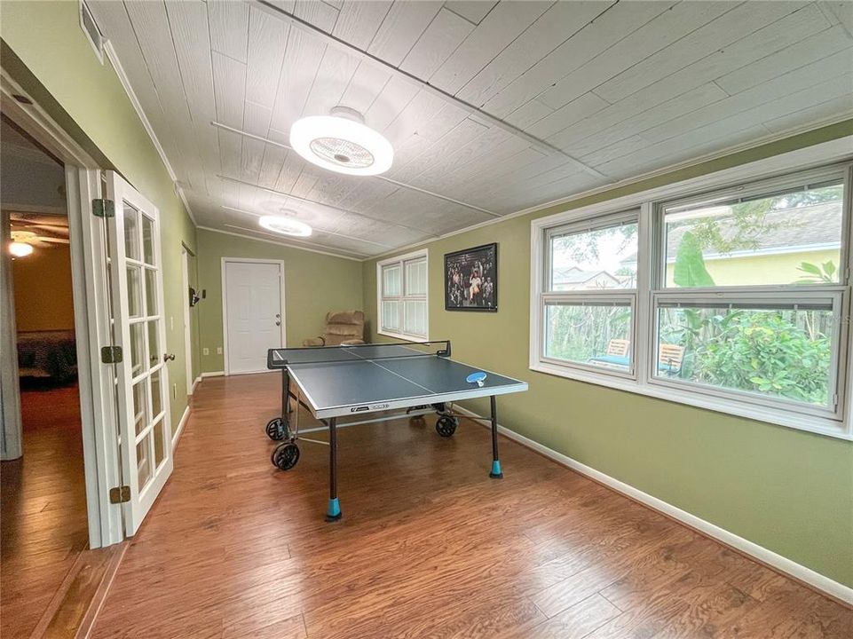 For Rent: $2,100 (3 beds, 2 baths, 1674 Square Feet)