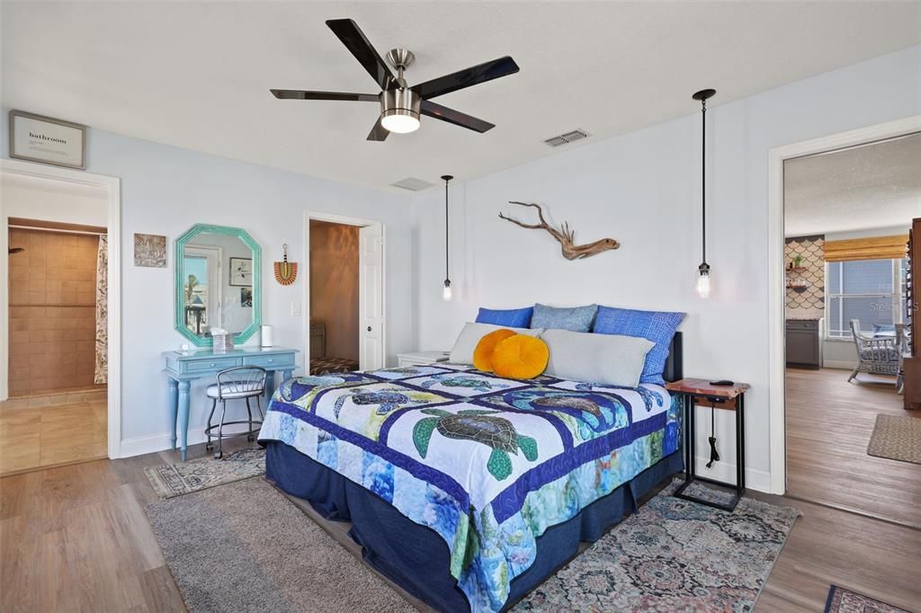 Active With Contract: $619,900 (3 beds, 2 baths, 1470 Square Feet)