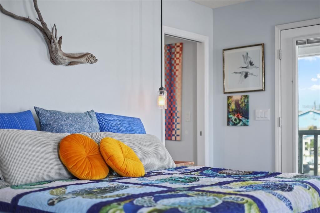 Active With Contract: $619,900 (3 beds, 2 baths, 1470 Square Feet)