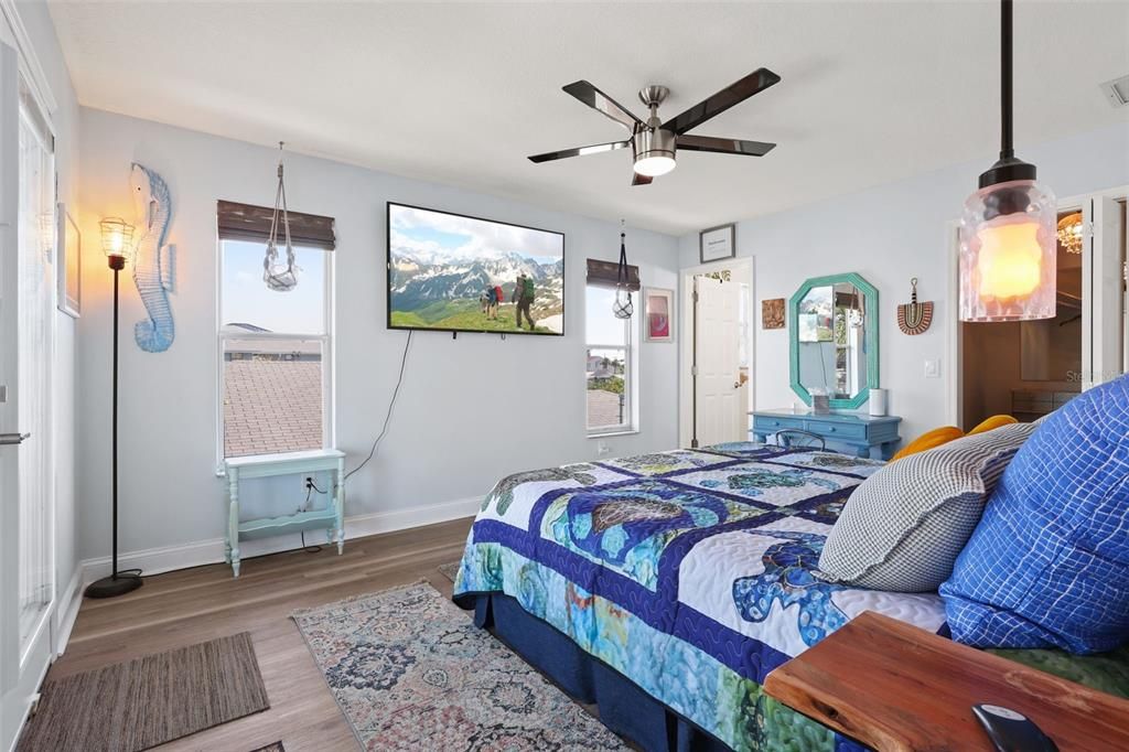 Active With Contract: $619,900 (3 beds, 2 baths, 1470 Square Feet)