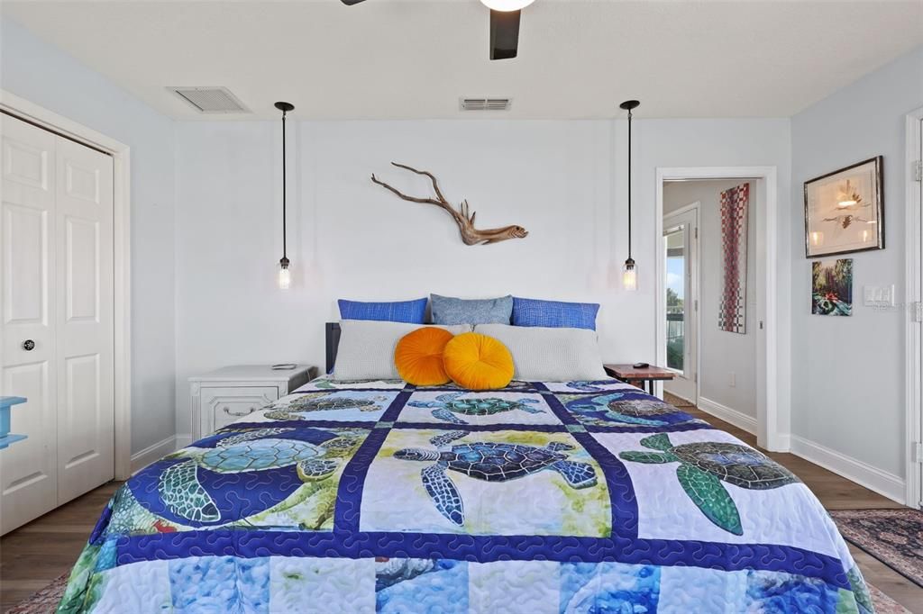 Active With Contract: $619,900 (3 beds, 2 baths, 1470 Square Feet)