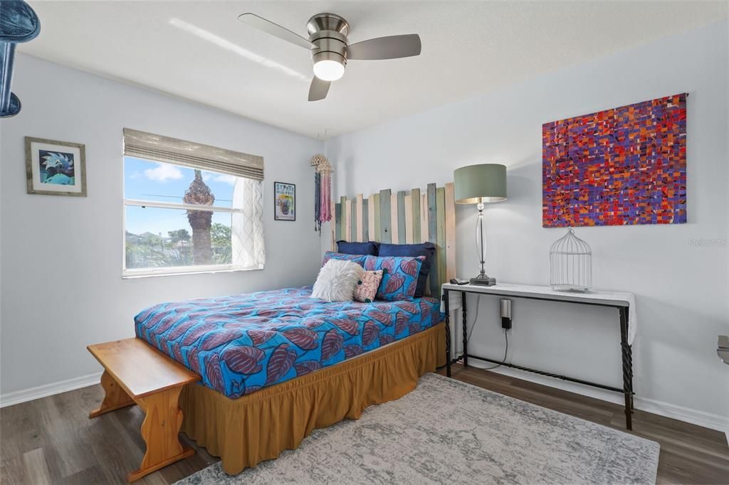 Active With Contract: $619,900 (3 beds, 2 baths, 1470 Square Feet)