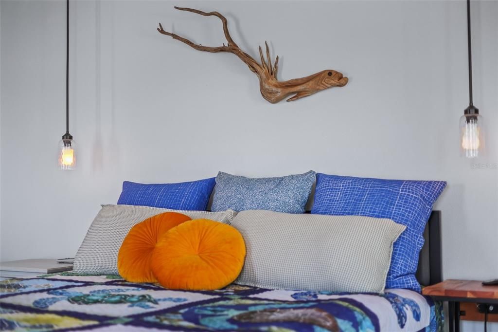 Active With Contract: $619,900 (3 beds, 2 baths, 1470 Square Feet)