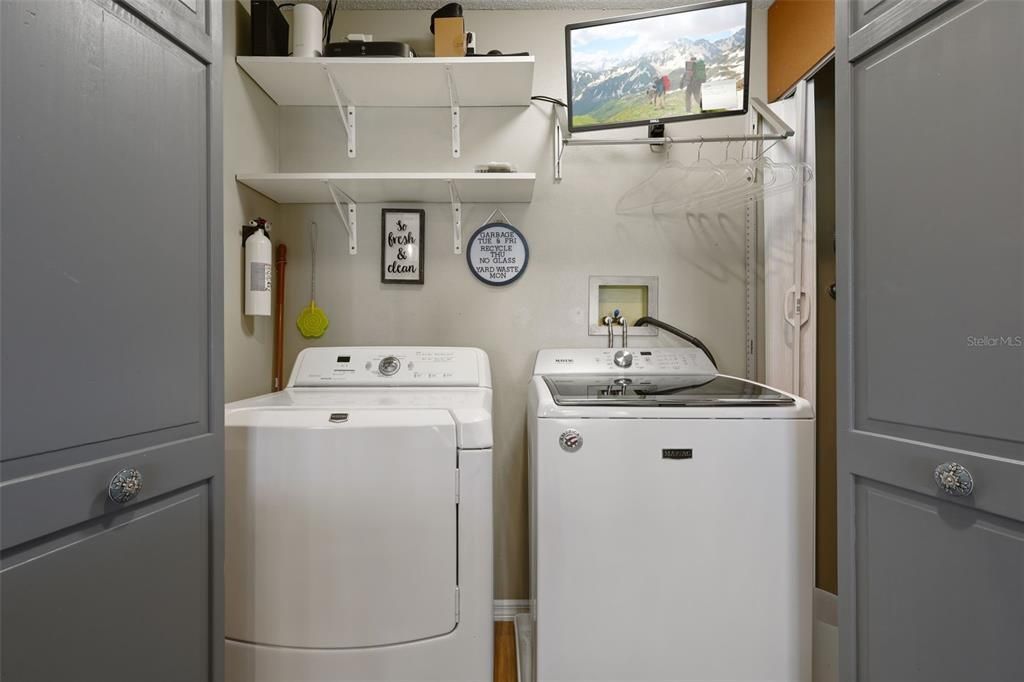 Active With Contract: $619,900 (3 beds, 2 baths, 1470 Square Feet)