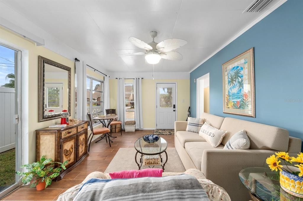 待售: $299,000 (2 贝兹, 2 浴室, 1152 平方英尺)